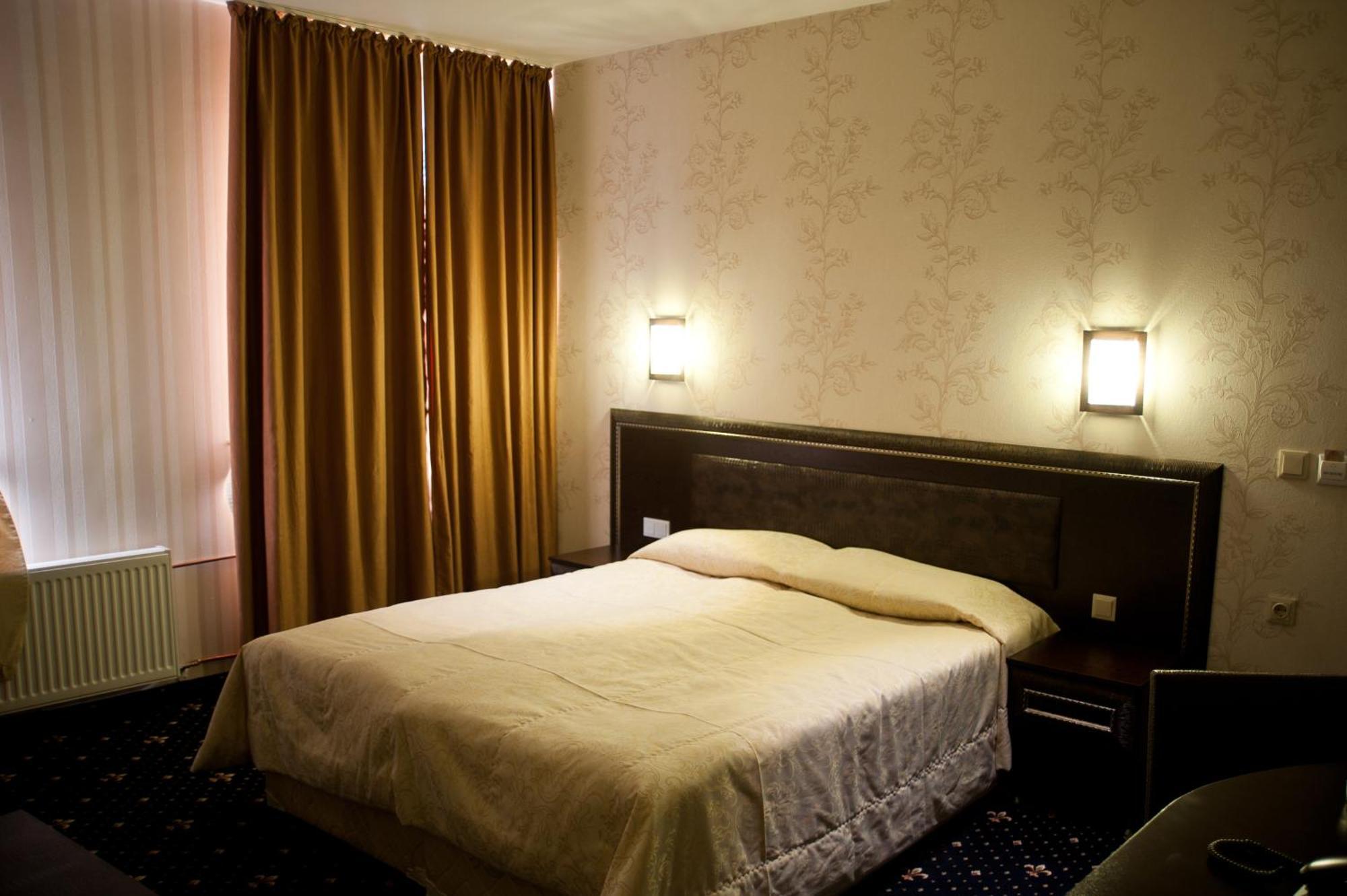 Hotel Victoria Panagjurisjte Eksteriør bilde